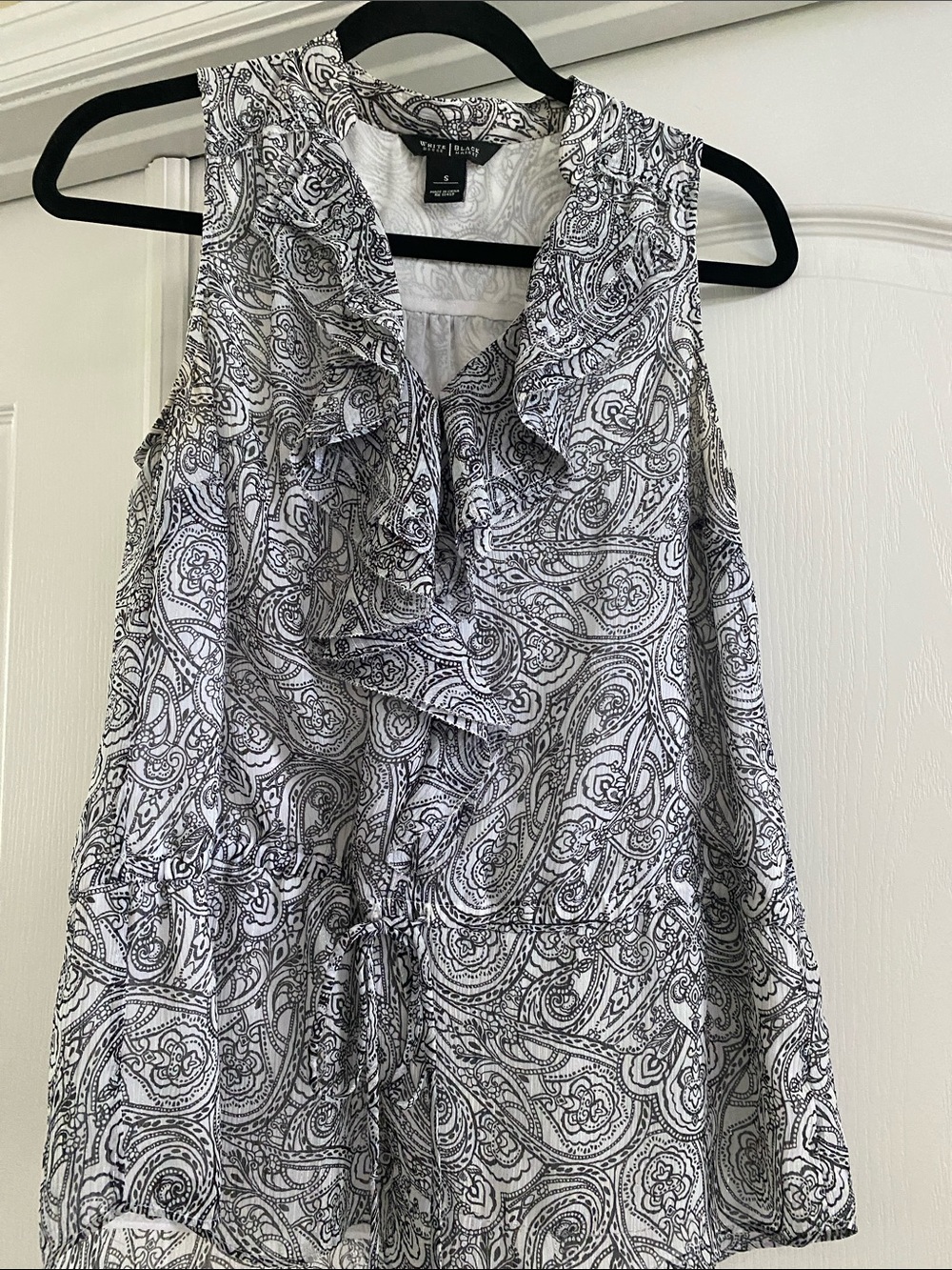 White House Black Market White and Black Paisley Ruffle Sleeveless Blouse